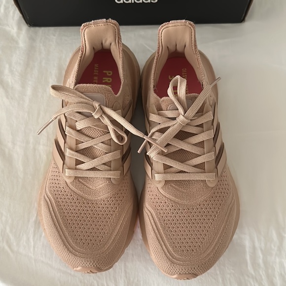Adidas women's ultraboost 21 US6.5 - Picture 5 of 10